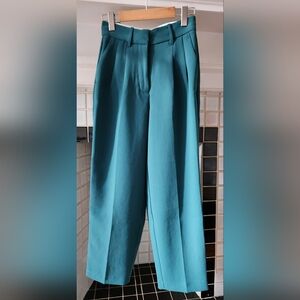 WILFRED Aritzia Carrot pant